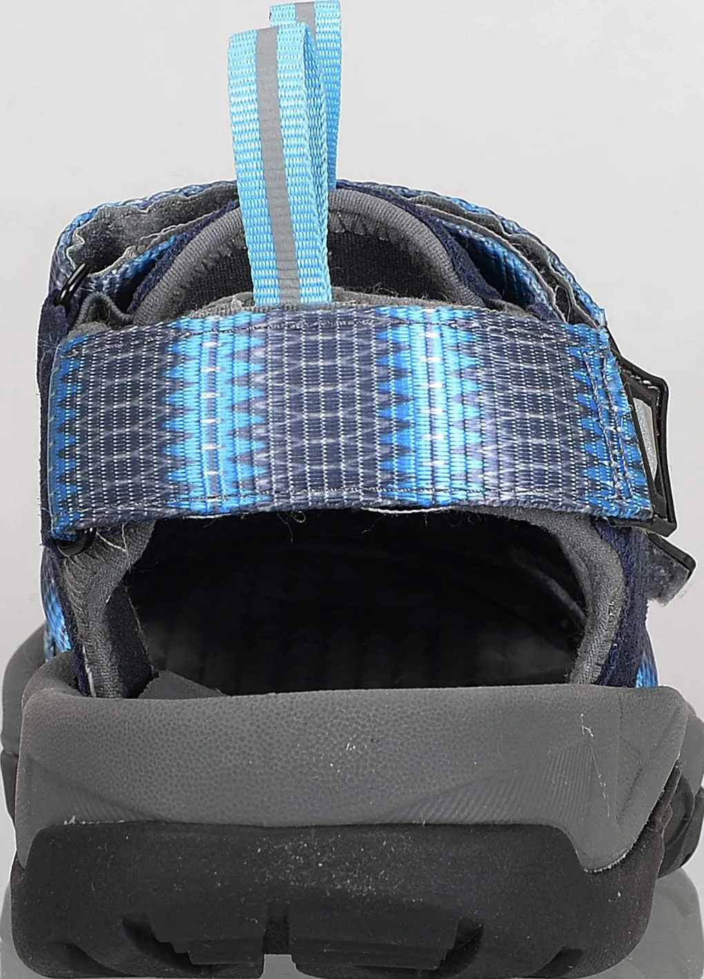 Clipless Sandal for Cycling with Closed Toe Design