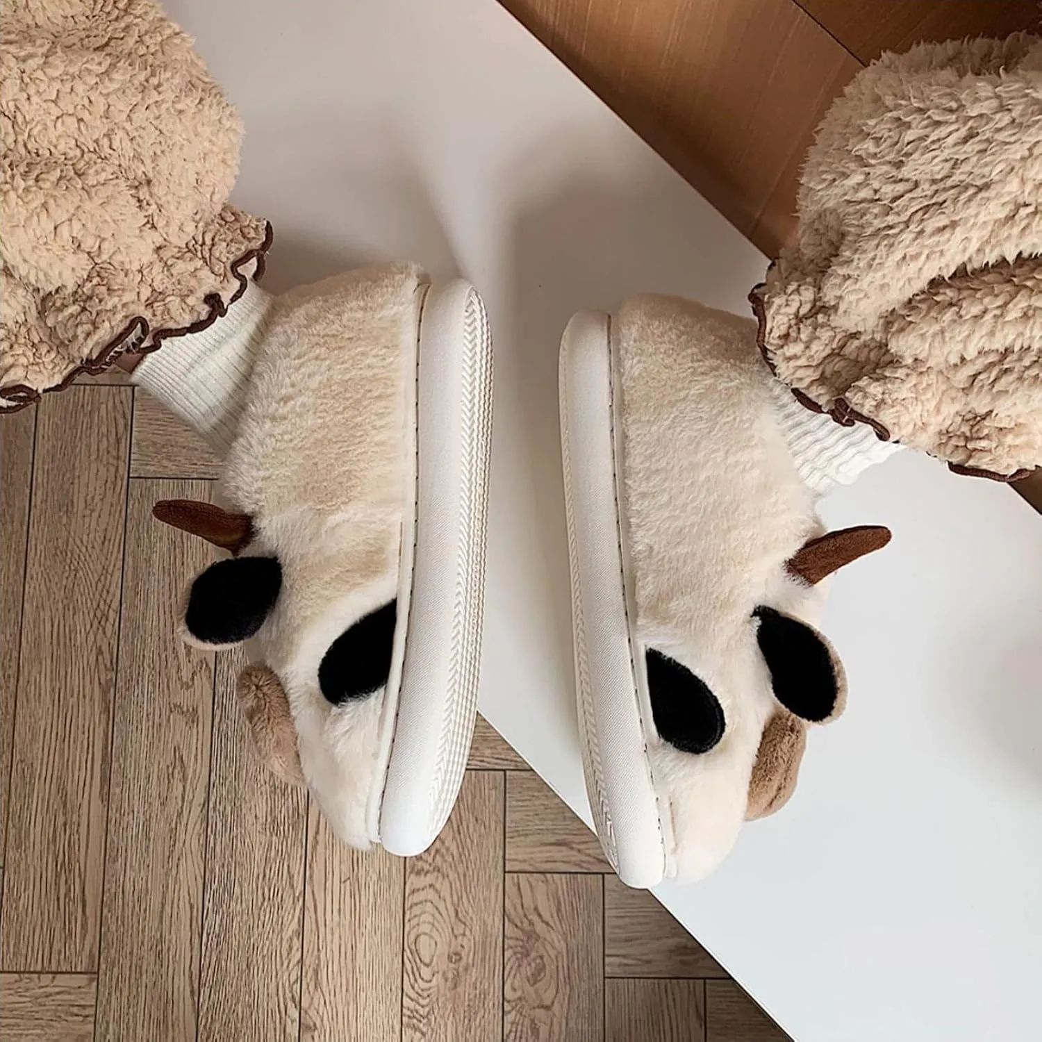 Cow Slides Slippers Unisex Adult Sandals Winter Indoor Outdoor Slippers，Cartoon Fluffy Cotton Non-Slip Slippers Cute Soft Plush Sandals