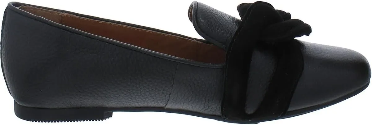Gentle Souls by Kenneth Cole Women's Eugene Chain Loafer Flat