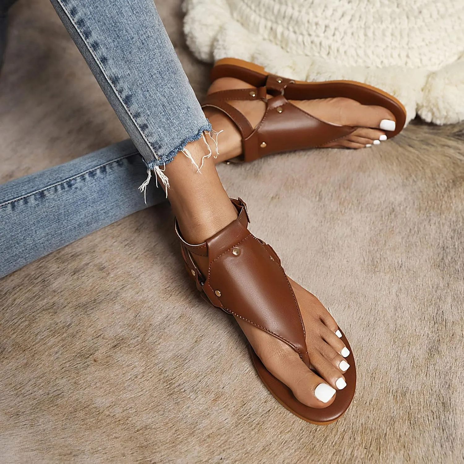 Gladiator Flat Sandal for Women Fashion Snakeskin Print Thong Strap Buckle Clip Toe Studded Roman Shoes Summer Comfortable Casual Beach Shoes