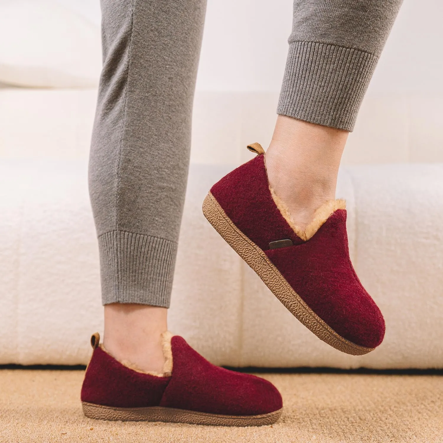 LongBay Women's Felt Bootie Slippers Warm Cozy Memory Foam Slipper Boots with Polar Fleece Lining Non Slip House Shoes Indoor Outdoor