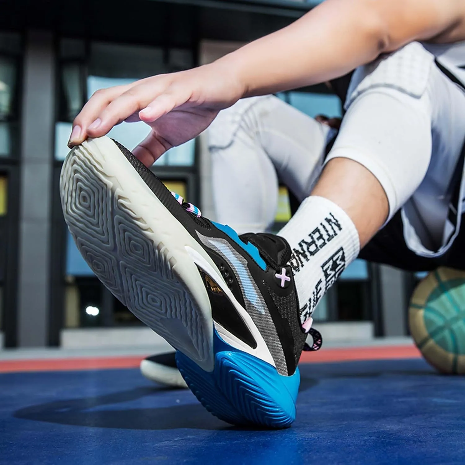 Mens and Womens Mid Top Lace Up Basketball Sneakers Non Slip and Breathable Running Shoes Rubber Sole Wear Resistant Walking Shoes Competitive Badminton Shoes Cross Training Shoes Skateboarding Shoes
