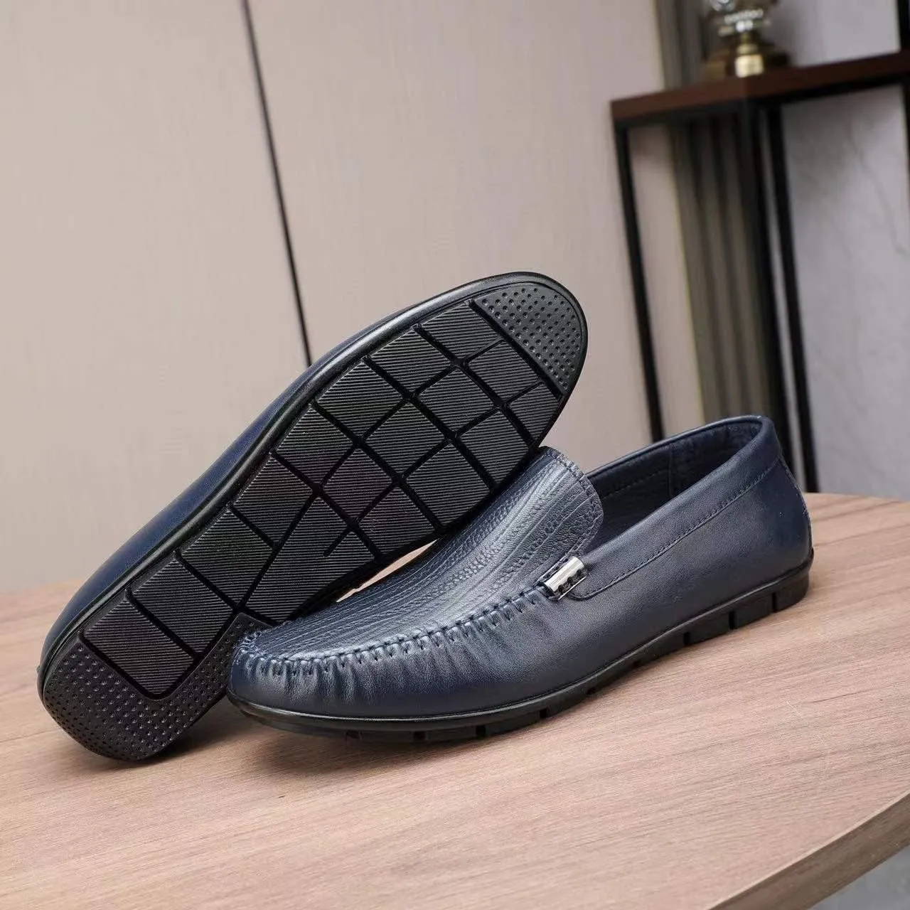 Men's Slip-on Shoe Classic Lightweight Sneaker Real Cowhide Leather Casual Shoes