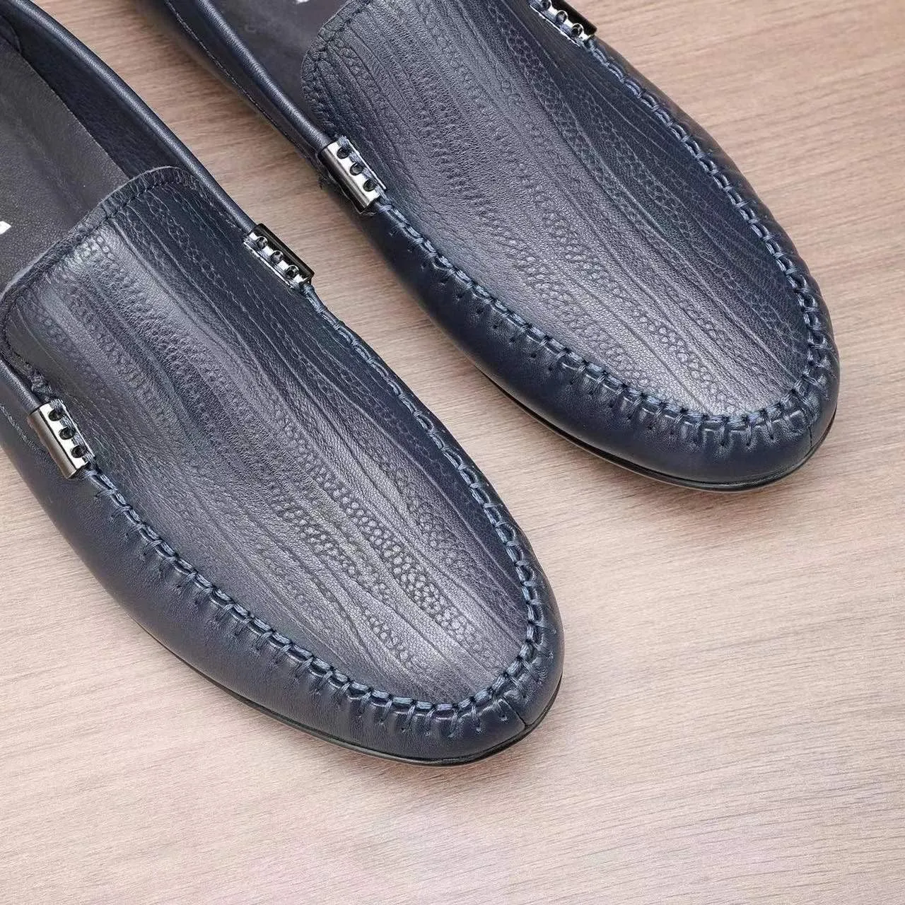 Men's Slip-on Shoe Classic Lightweight Sneaker Real Cowhide Leather Casual Shoes
