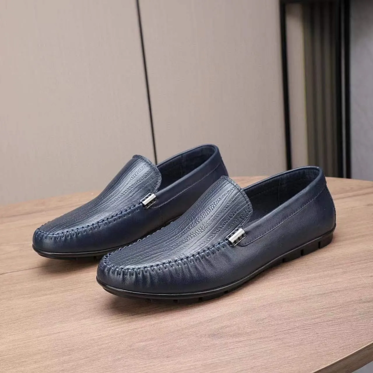 Men's Slip-on Shoe Classic Lightweight Sneaker Real Cowhide Leather Casual Shoes