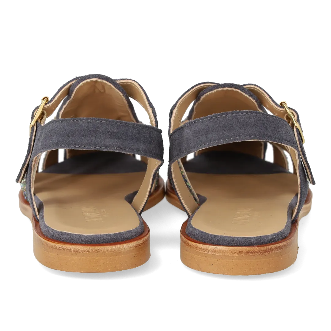 Strap sandal with buckle