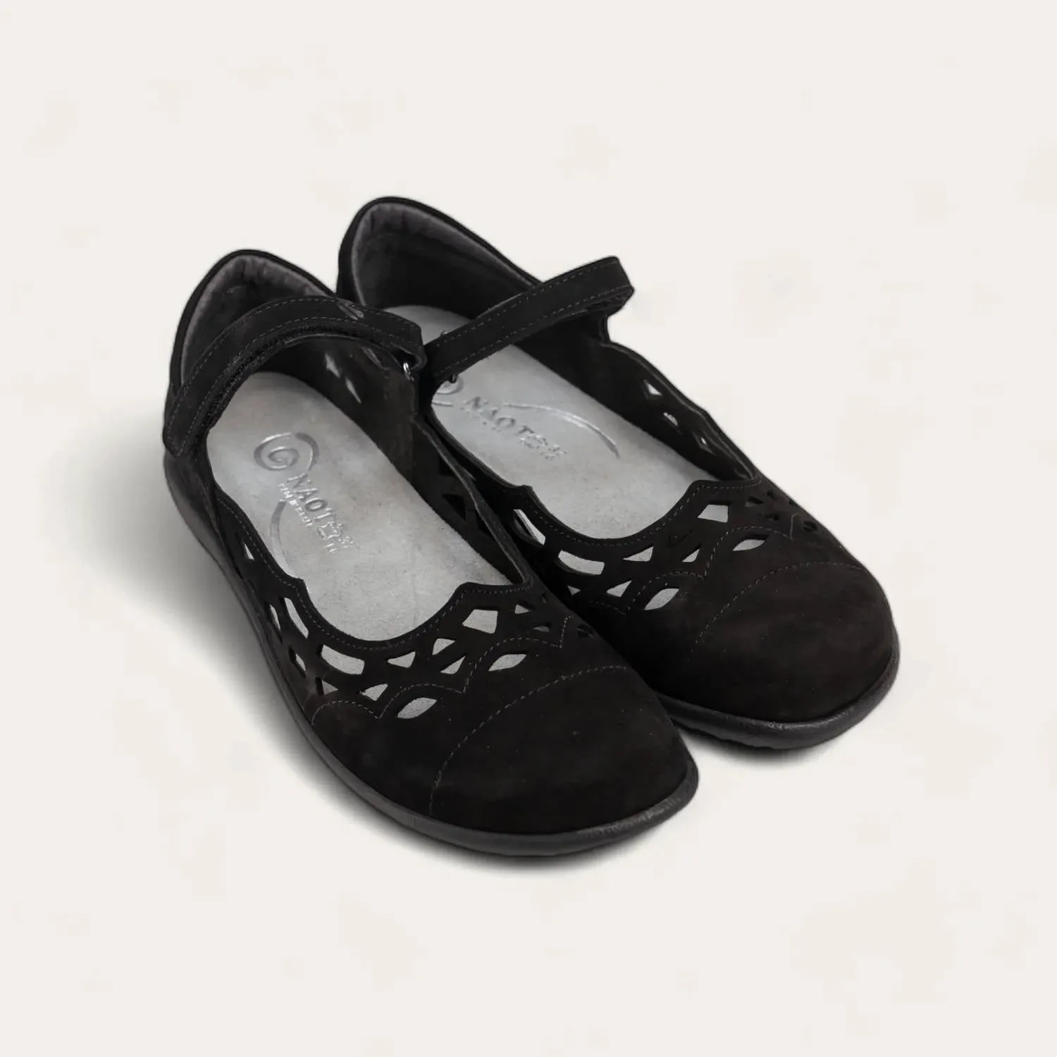 Women's Agathis Flat Shoes - Medium In Black Velvet
