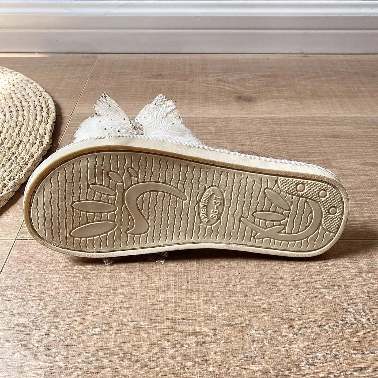 Women's Fuzzy Slippers, Sparkle Faux Pearl Rhinestone Lace Decor Slippers, Fashion Bling Flat Slip on Sandals, Open Toe Indoor House Slippers, Wedding Slipper for Bride Bridal Shower Wedding Day